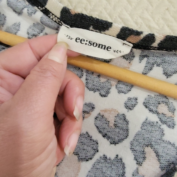 Ee:Some Leopard Print V-Neck Women's Top Size Small Empire Waist Gathered Ruffle - Picture 10 of 12